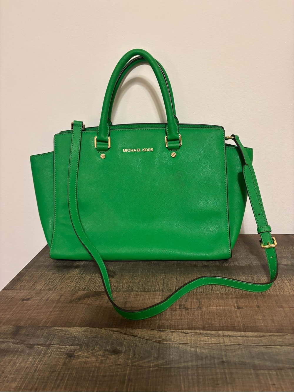 Michael Kors Bright Green Selma Satchel with Gold Hardware - Picture 4 of 7